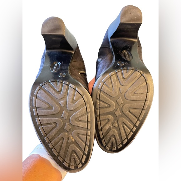 Covington Brand Scarlet black faux suede Slouch boots. Size 7.5 - Picture 7 of 10